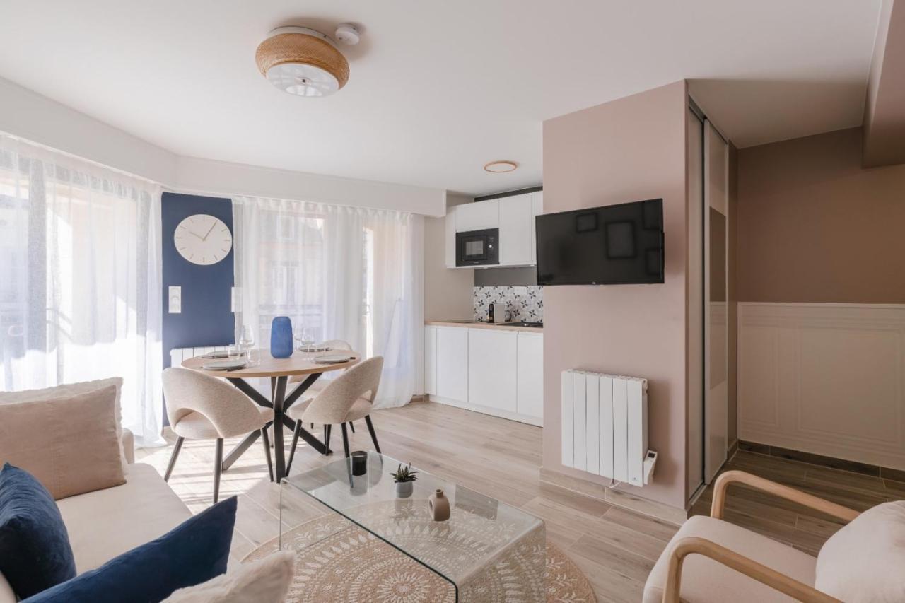 Modern With Parking Place Morny Appartamento Deauville